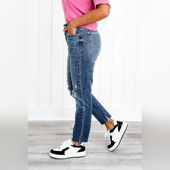 NWT Judy Blue distressed, high waist, relaxed fit jeans sz 15 (32) - Picture 7 of 16